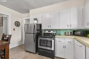 608 S Ivy St, Medford, OR 97501 - Photo 8