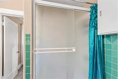 608 S Ivy St, Medford, OR 97501 - Photo 12