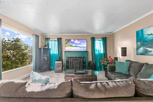 608 S Ivy St, Medford, OR 97501 - Photo 2