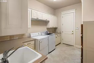 2663 Ridgemont Dr, Eugene, OR 97405 - Photo 36
