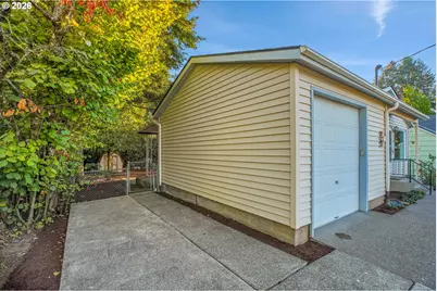 3724 SE Schiller St, Portland, OR 97202 - Photo 36