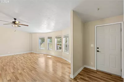 235 Dearing Way, Grants Pass, OR 97527 - Photo 2