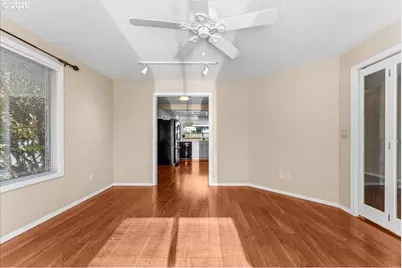 527 NE 25th Ct, Hillsboro, OR 97124 - Photo 6