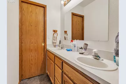 6593 Rippling Brook Dr SE, Salem, OR 97317 - Photo 12