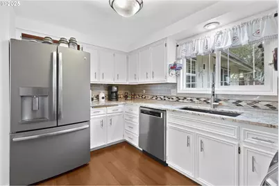 1910 Hawkins Ln, Eugene, OR 97405 - Photo 10