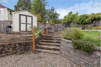 1910 Hawkins Ln, Eugene, OR 97405 - Photo 40