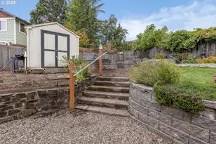 1910 Hawkins Ln, Eugene, OR 97405 - Photo 40