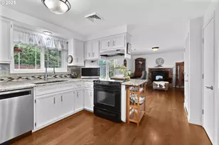 1910 Hawkins Ln, Eugene, OR 97405 - Photo 12