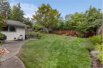 1910 Hawkins Ln, Eugene, OR 97405 - Photo 38