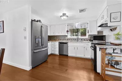 1910 Hawkins Ln, Eugene, OR 97405 - Photo 8