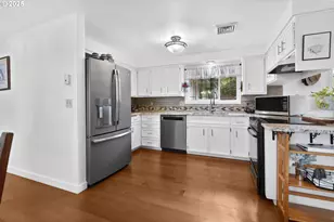 1910 Hawkins Ln, Eugene, OR 97405 - Photo 8