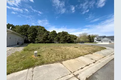 3122 Periwinkle Ln SW #5, Bandon, OR 97411 - Photo 8