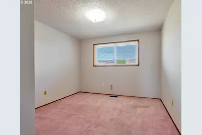 1387 Hampton Way, Woodburn, OR 97071 - Photo 8