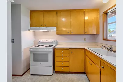 1387 Hampton Way, Woodburn, OR 97071 - Photo 6