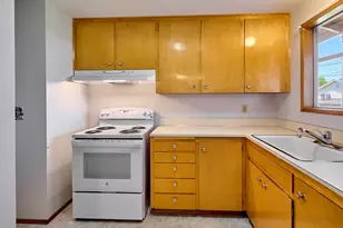 1387 Hampton Way, Woodburn, OR 97071 - Photo 6
