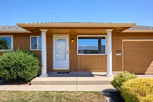1387 Hampton Way, Woodburn, OR 97071 - Photo 2