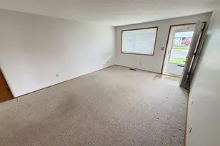 1387 Hampton Way, Woodburn, OR 97071 - Photo 2