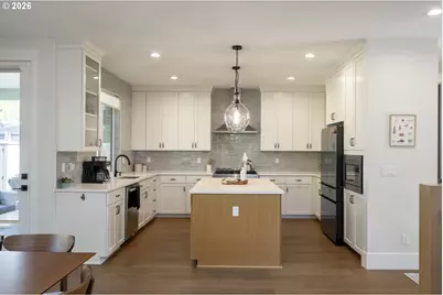 9240 SW 52nd Ave, Portland, OR 97219 - Photo 10