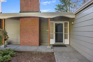 3653 SW 52nd Pl, Portland, OR 97221 - Photo 2