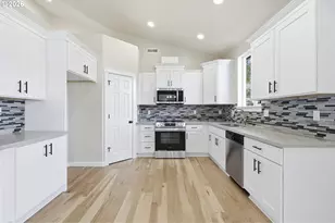 3905 SE 147th Ave, Portland, OR 97236 - Photo 12