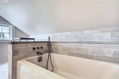 333 Commercial St, Astoria, OR 97103 - Photo 20