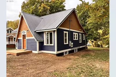 404 N Holmes St, Wallowa, OR 97885 - Photo 4