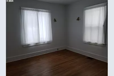 404 N Holmes St, Wallowa, OR 97885 - Photo 16