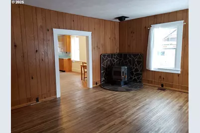 404 N Holmes St, Wallowa, OR 97885 - Photo 8