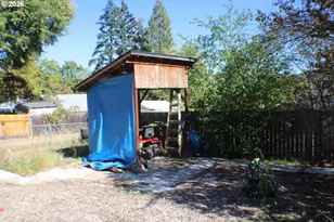 721 NE Christian St, Myrtle Creek, OR 97457 - Photo 12