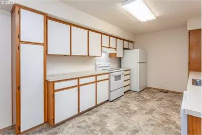 2431 SE 141st Ave, Portland, OR 97233 - Photo 14