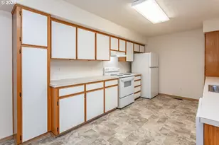 2431 SE 141st Ave, Portland, OR 97233 - Photo 14