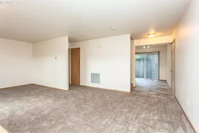 2431 SE 141st Ave, Portland, OR 97233 - Photo 8