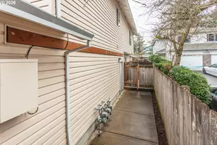 2431 SE 141st Ave, Portland, OR 97233 - Photo 32