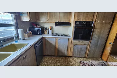 501 Division Ave #11, Eugene, OR 97404 - Photo 4