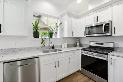 1631 SE Salmonberry Ave, Dallas, OR 97338 - Photo 16