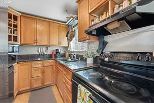 1305 NE Jarrett St, Portland, OR 97211 - Photo 12