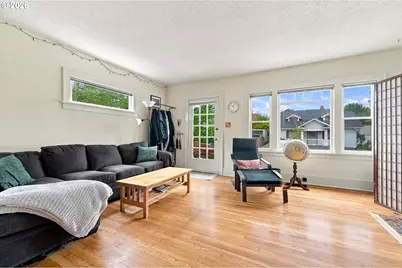 1318 SE Palm St, Portland, OR 97214 - Photo 2