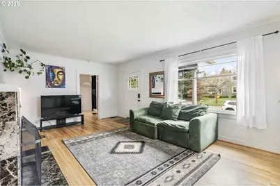 6362 N Commercial Ave, Portland, OR 97217 - Photo 8