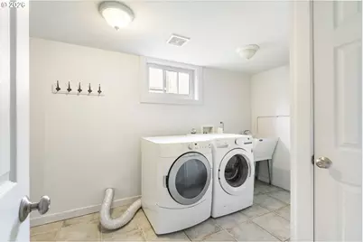 6362 N Commercial Ave, Portland, OR 97217 - Photo 22