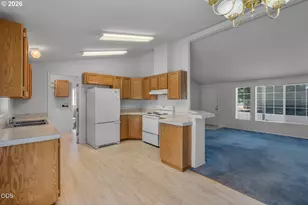 811 NE Paiute Ct, Redmond, OR 97756 - Photo 8