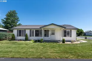 811 NE Paiute Ct, Redmond, OR 97756 - Photo 2