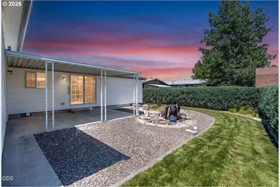 811 NE Paiute Ct, Redmond, OR 97756 - Photo 16