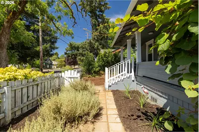 7649 N Willamette Blvd, Portland, OR 97203 - Photo 2