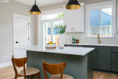 8429 NE Hassalo St, Portland, OR 97220 - Photo 18