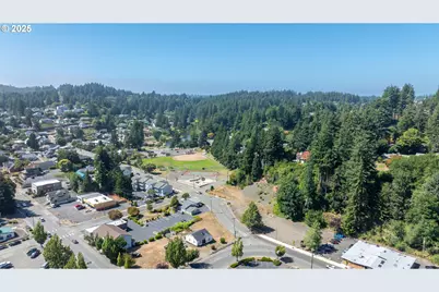 790 Commercial Ave, Coos Bay, OR 97420 - Photo 10