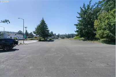 790 Commercial Ave, Coos Bay, OR 97420 - Photo 4