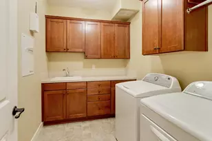 3642 SW Baird St, Portland, OR 97219 - Photo 32