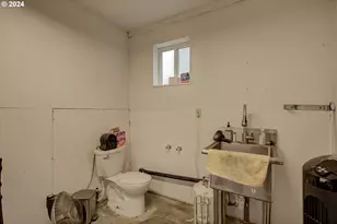 2665 Whistlers Park Rd, Roseburg, OR 97470 - Photo 40