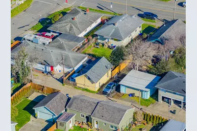 931 S 4th St, Coos Bay, OR 97420 - Photo 4