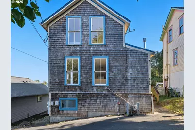 686 29th St, Astoria, OR 97103 - Photo 1